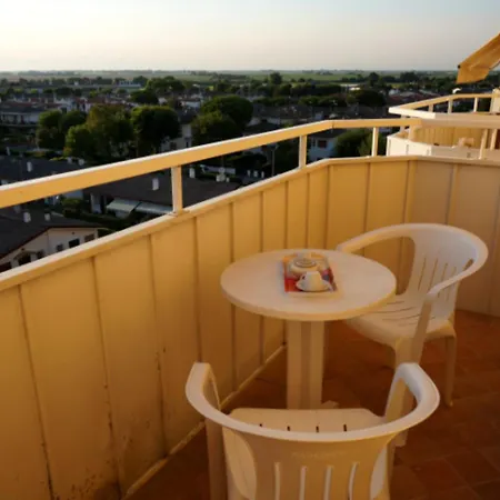 Comfy Flat With Balcony And Shared Pool - Beahost *